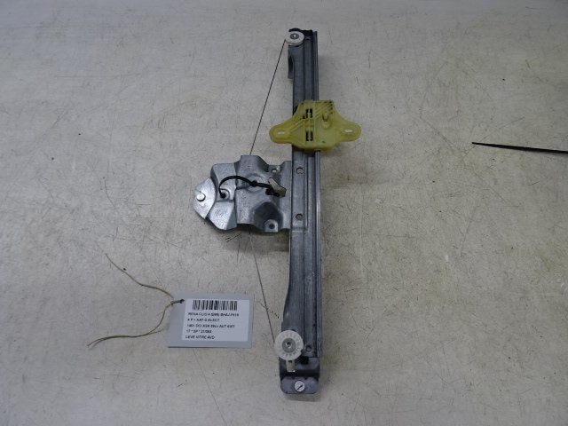 VITRE MECANISME AVANT DROIT Renault Clio IV (5R), Renault, Utilisé, Peter-Huppertz-Straße 5
51063  Köln, DE, Dialog.deutschland@renault.de