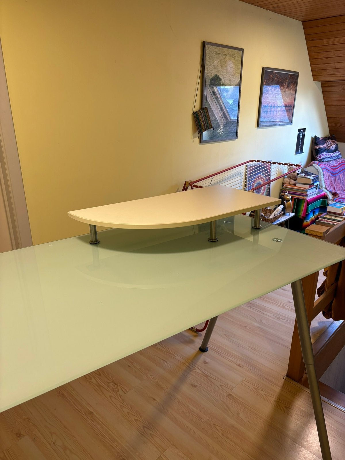Glazen bureau, Ophalen, In hoogte verstelbaar, Zo goed als nieuw, Wit