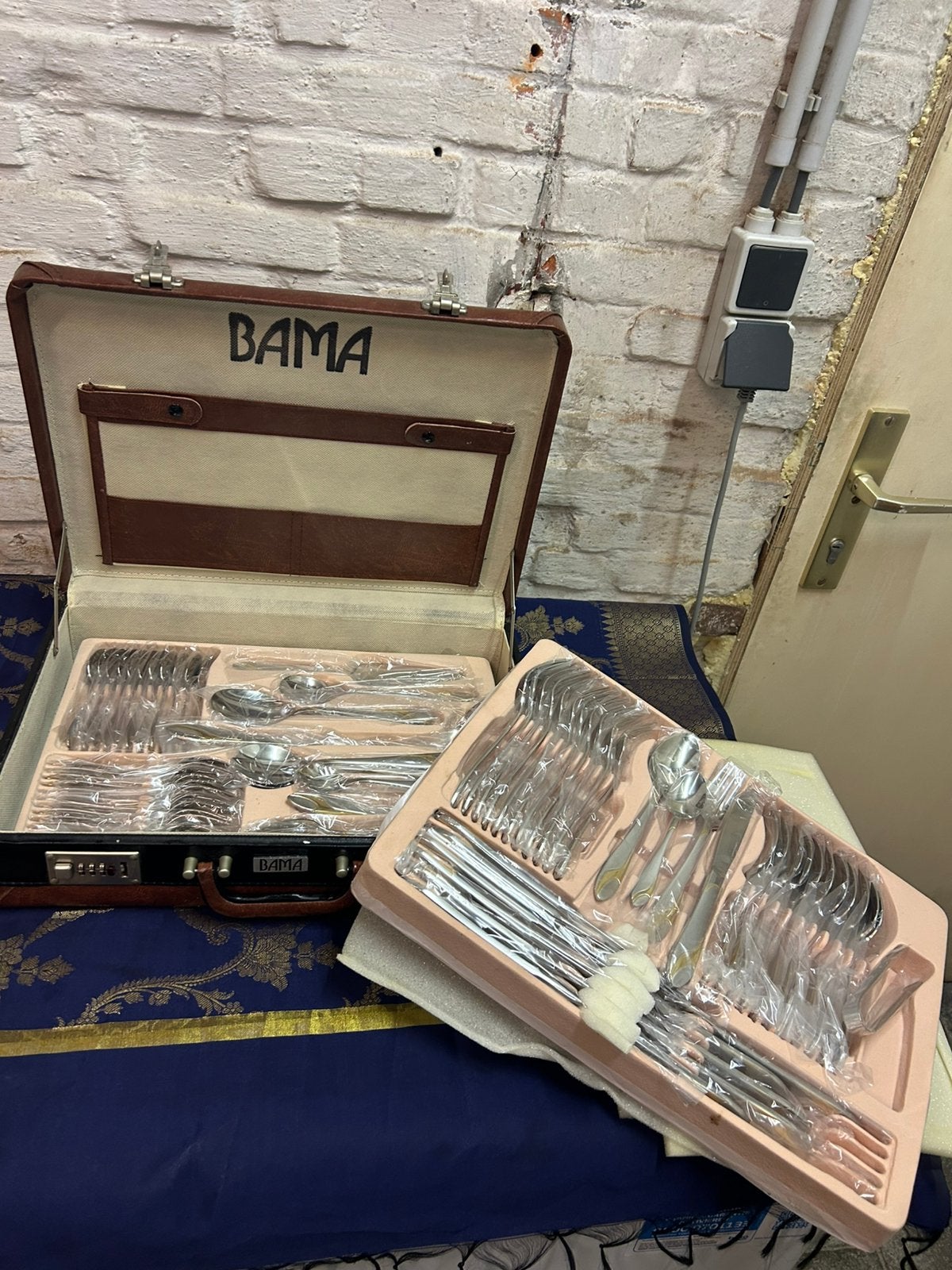 Ménagère vintage BAMA en acier inoxydable – Service complet, Enlèvement, Comme neuf, Rigide