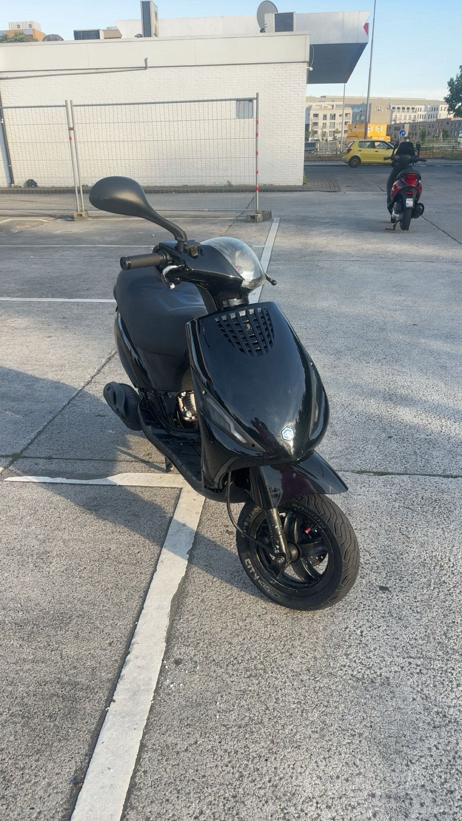 Piaggio zip 4t | 80cc carbu ( ook ruilen voor een 2t zip ), Fietsen en Brommers, Scooters | Piaggio, Zo goed als nieuw, Zip, Elektrisch
