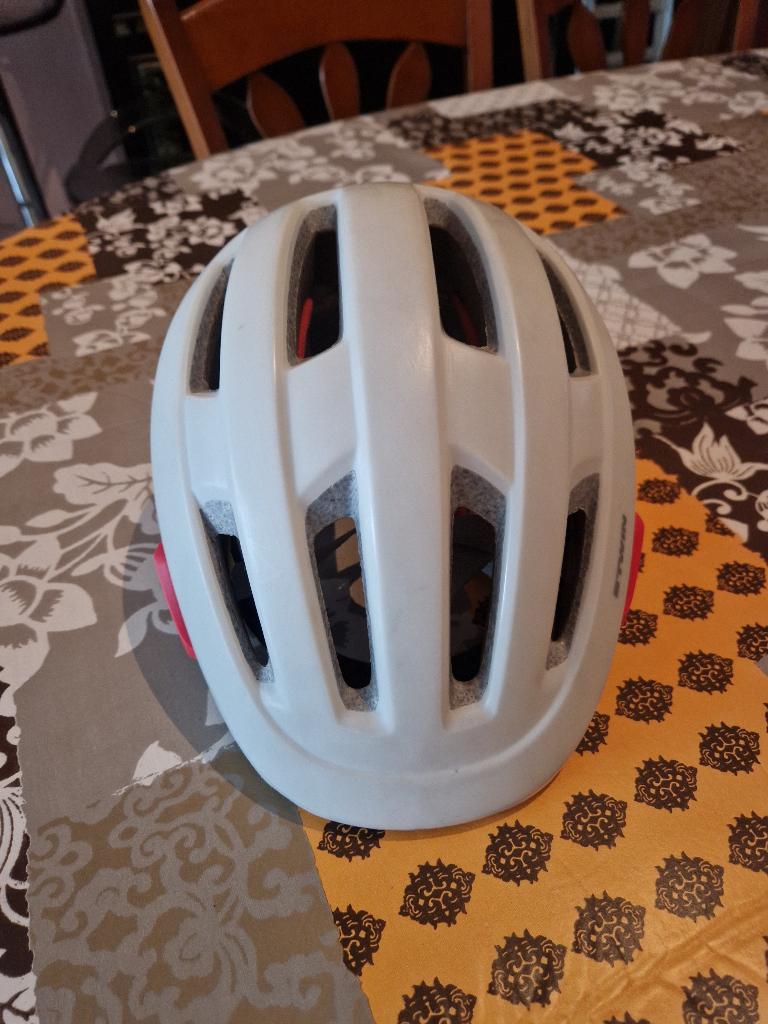 fietshelm, Fietsen en Brommers, Ophalen, Gebruikt, B’twin