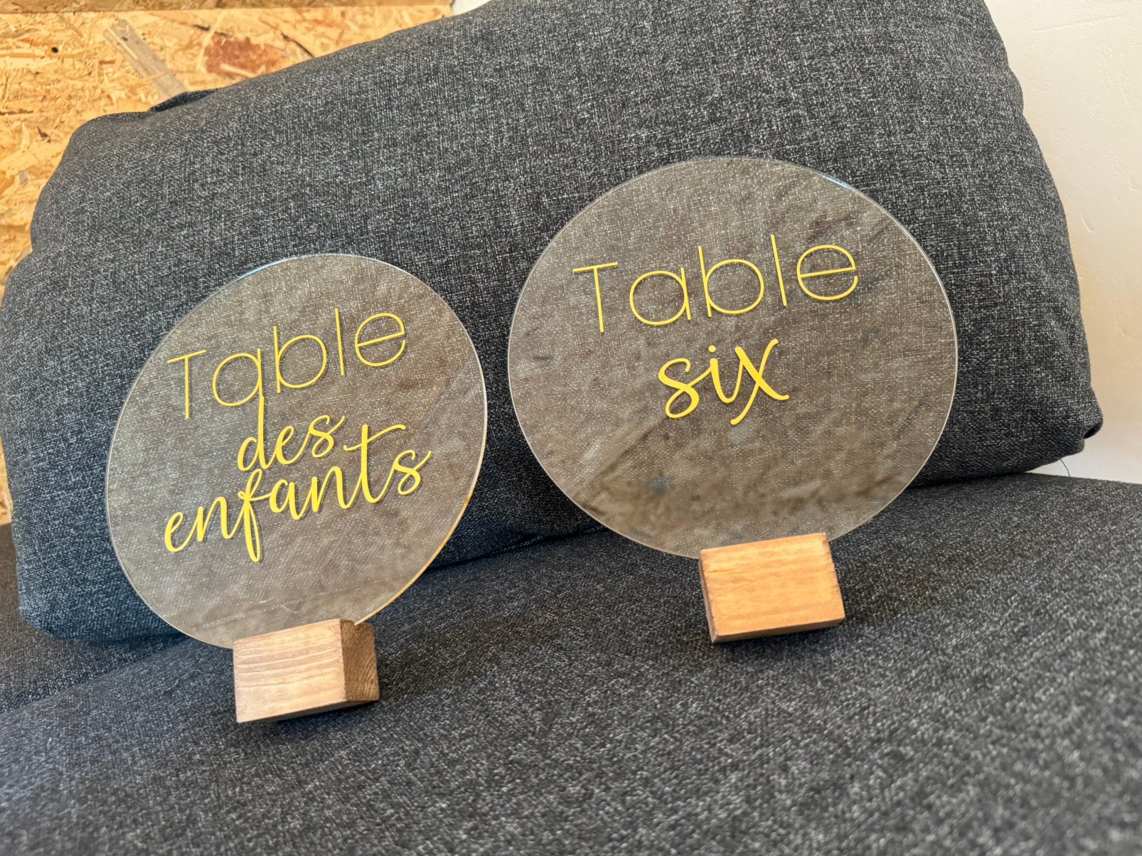 11 numéros de table en plexi pour événements divers, Maison & Meubles, Pièces pour table, Enlèvement ou Envoi, Rond, Comme neuf