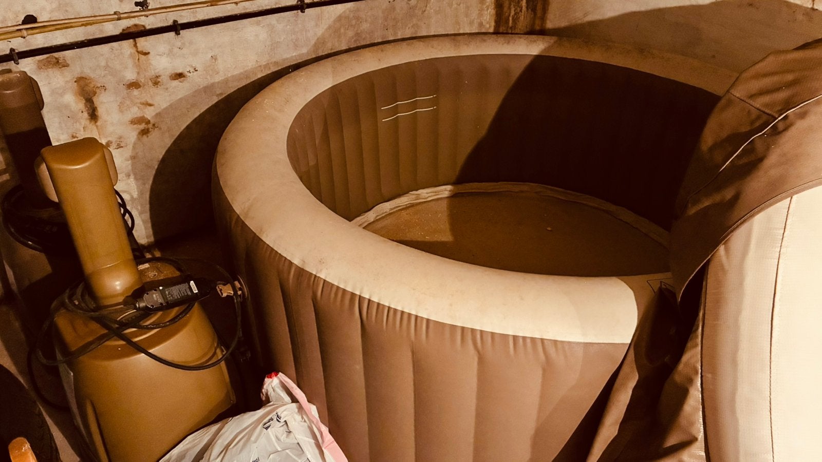 Spa jacuzzi Intex 4 personnes, Enlèvement, Utilisé, Tapis de sol, Gonflable