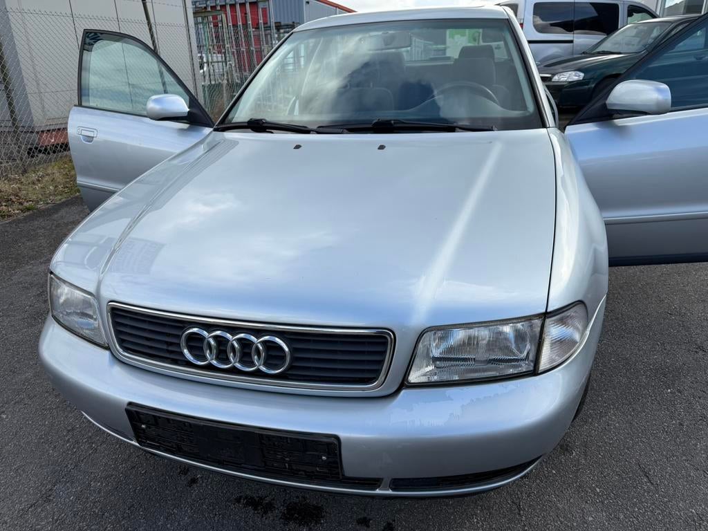 Audi a4 1.6 benzine 146.340km gekeurd voor verkoop, Auto's, 100 kW, Stof, A4, 1595 cc