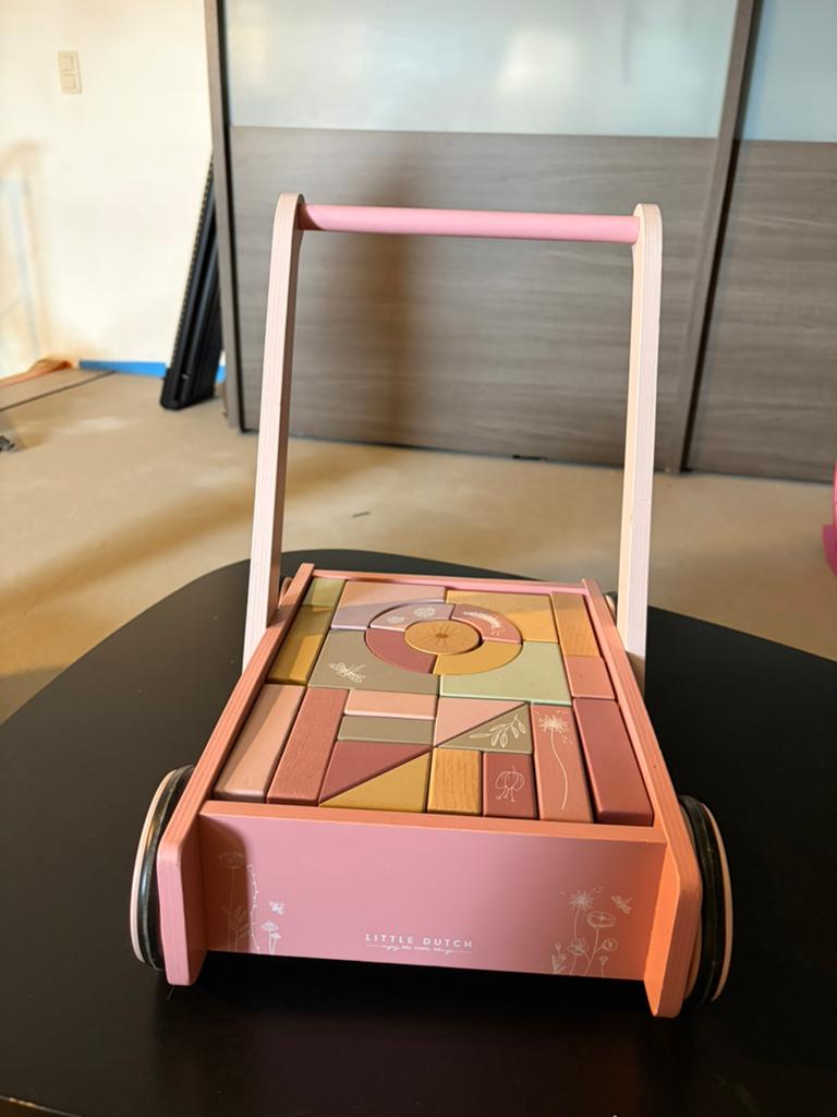 Zeer degelijke houten bouwblokken in een bijhorend karretje, Kinderen en Baby's, Ophalen, Zo goed als nieuw