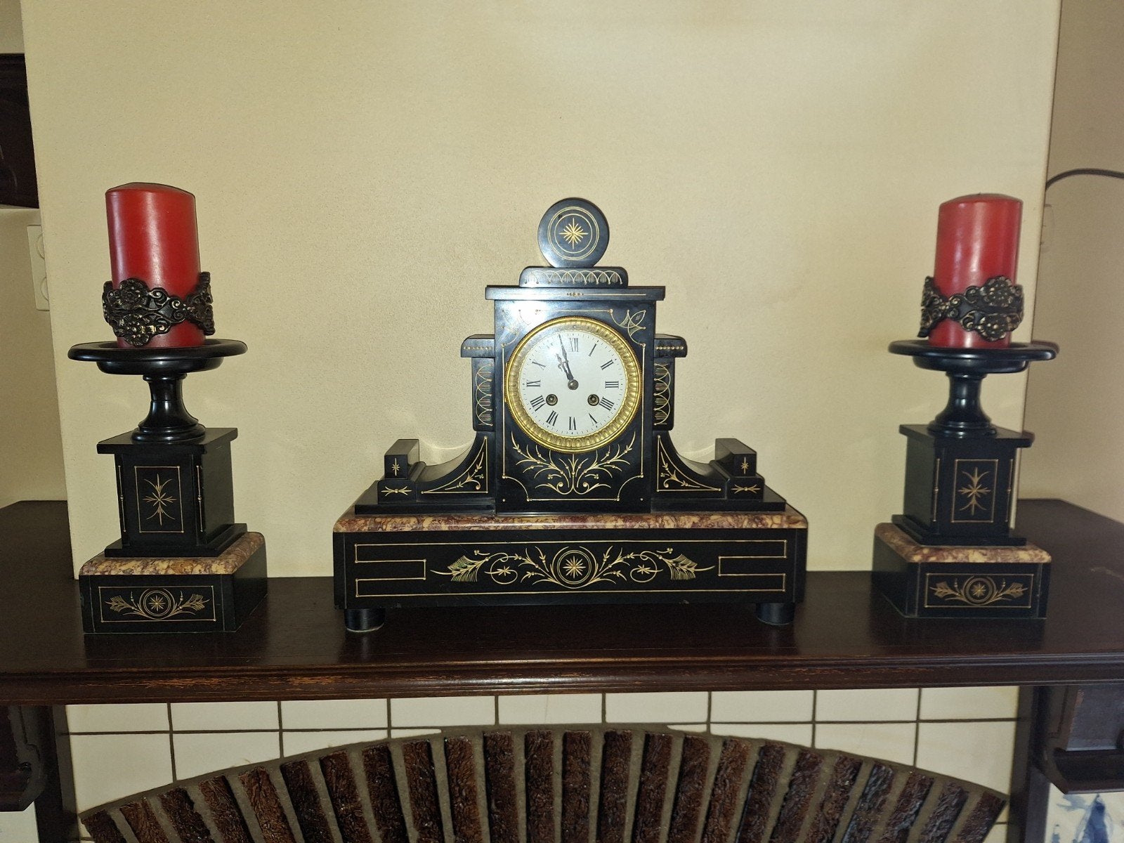 Antieke pendule met kandelaars, Enlèvement