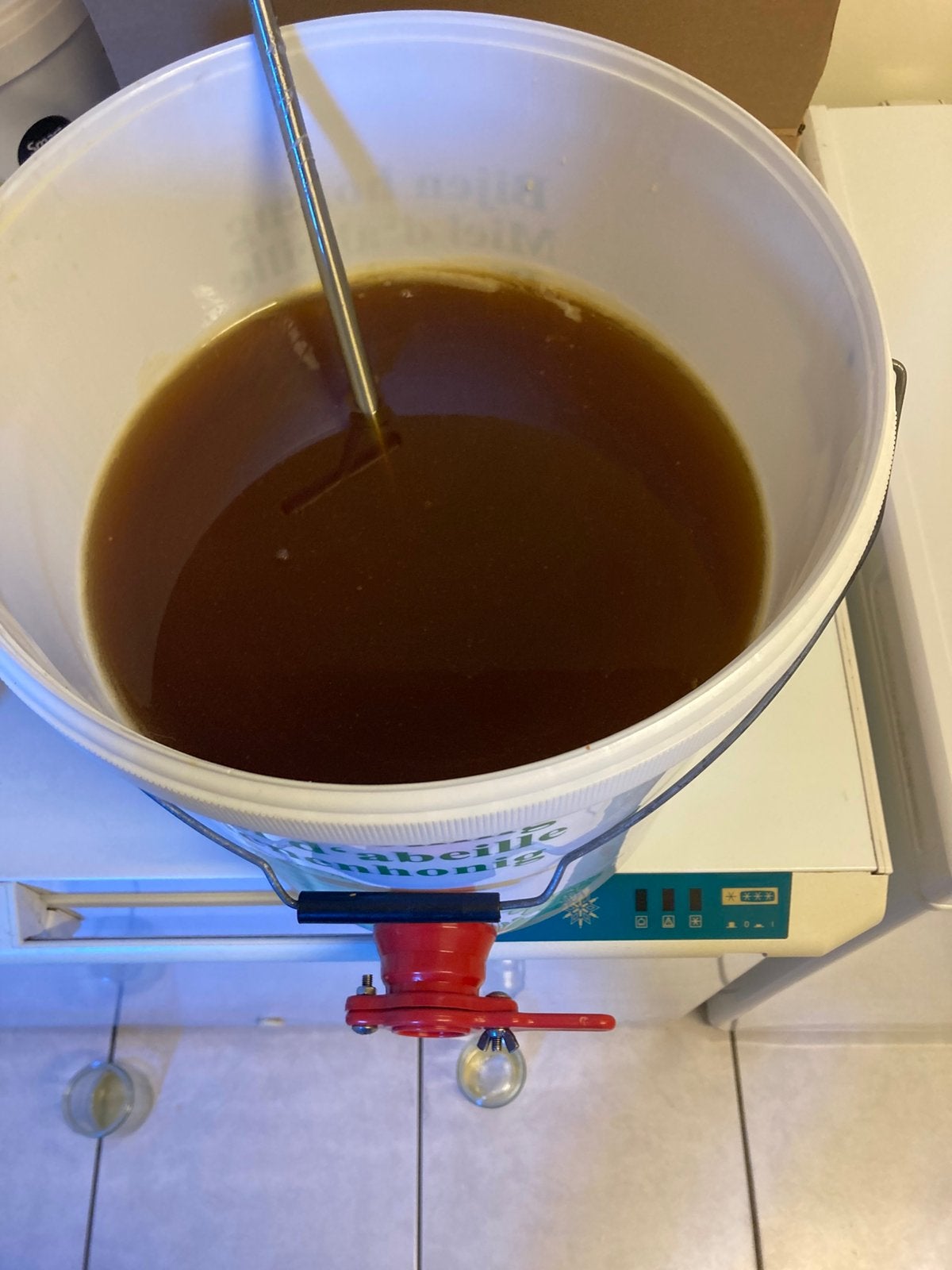 Miel dans un seau, Divers, Enlèvement