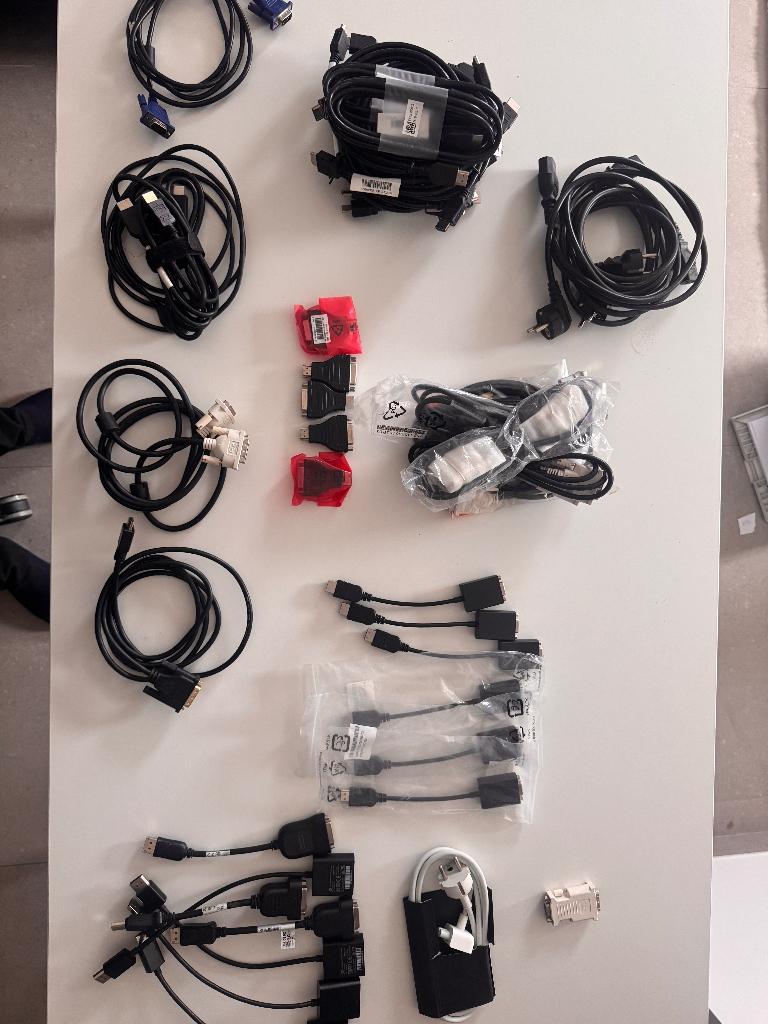 Allerlei kabels - hdmi dvi- vga - displayport - apple, Ophalen of Verzenden, Zo goed als nieuw