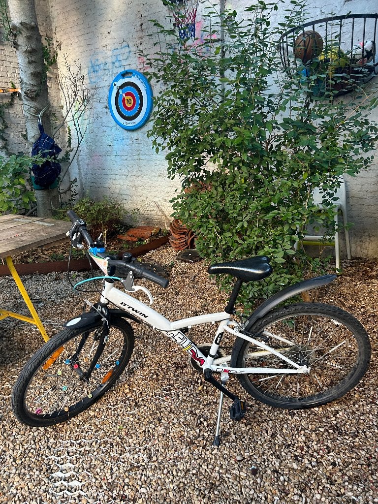 B-twin kinderfiets maat 26” mountainbike, Autres marques, Frein sur jante, Enlèvement, Utilisé