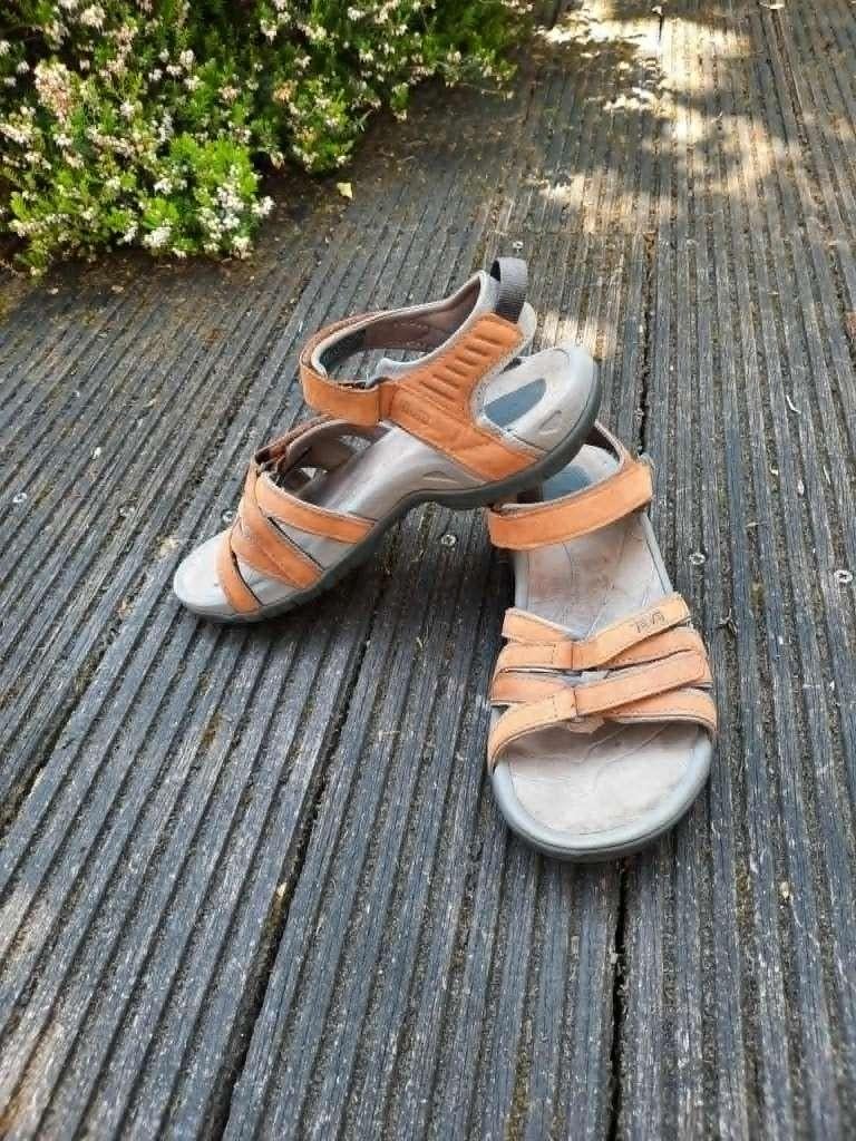 Sandalen Teva, Vêtements | Femmes, Chaussures, Chaussures de marche, Comme neuf, Brun, Enlèvement