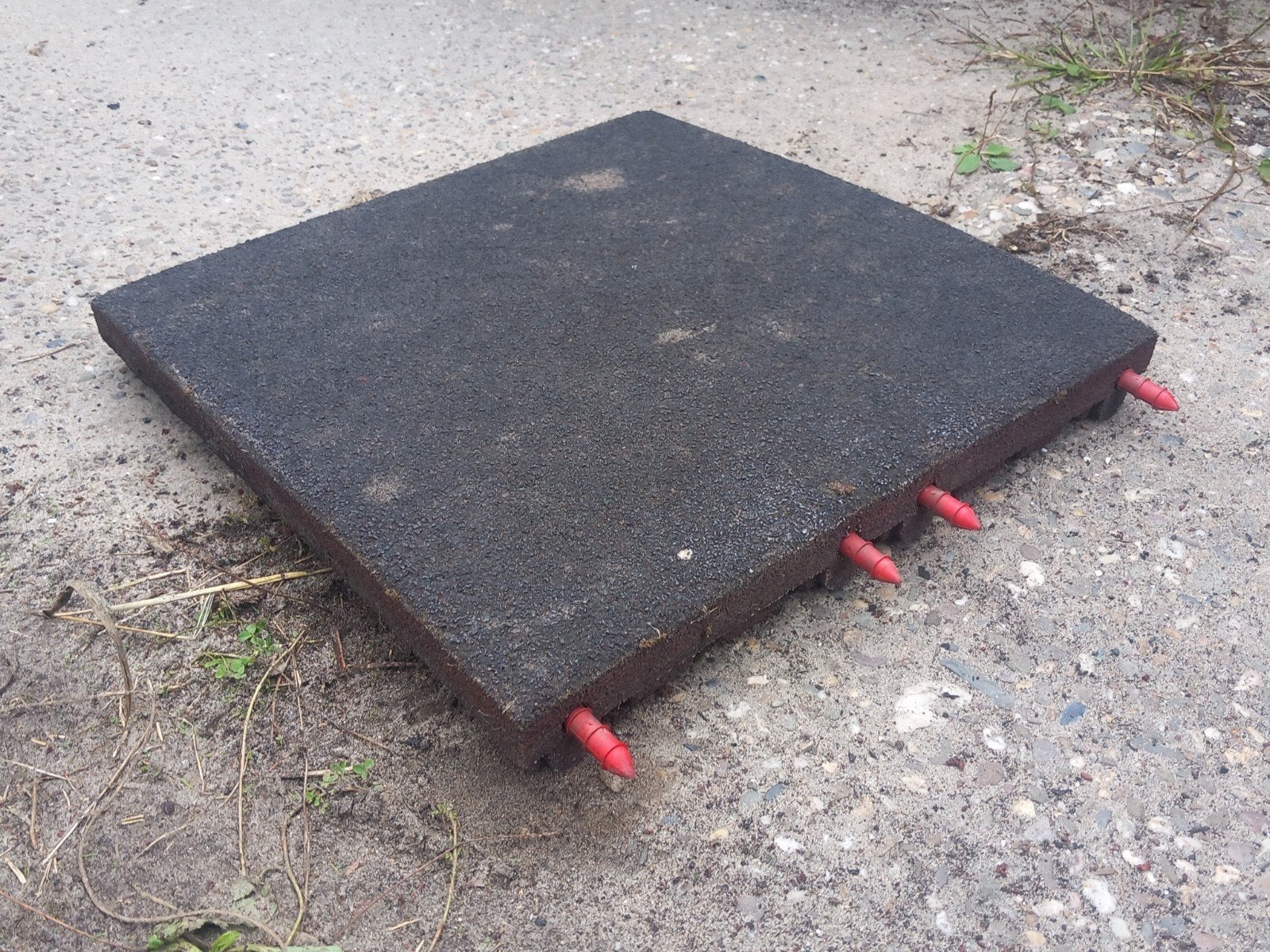 197 Rubber tegels 50x50x4, Weidegang