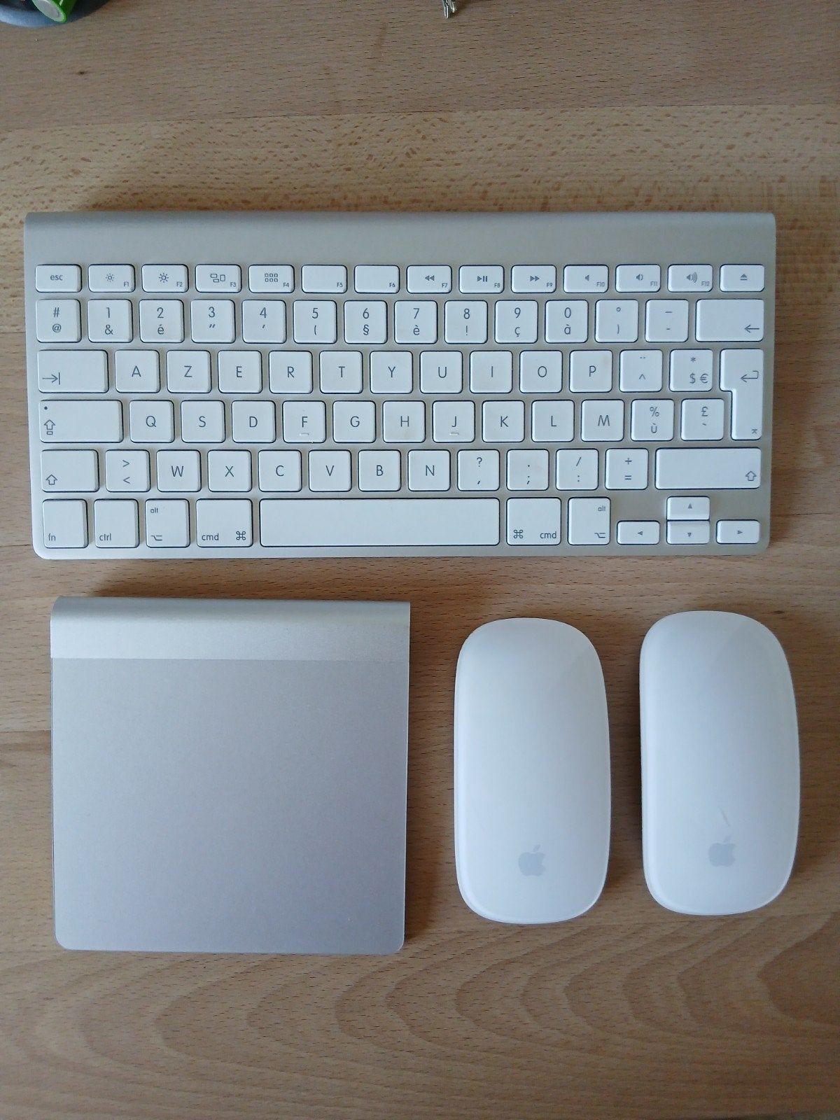 Apple draadloze muis, keyboard en touchpad, Computers en Software, Toetsenborden, Ophalen, Azerty, Zo goed als nieuw, Draadloos