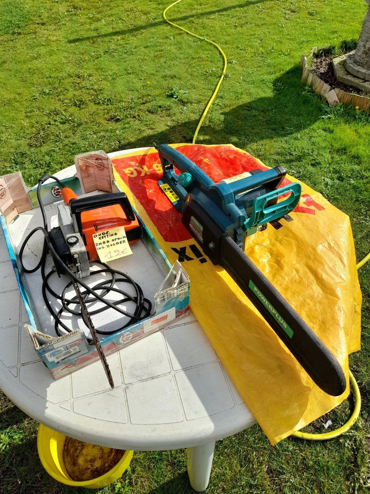 2 kettingzagen met werk aan een oude en nieuwe, Enlèvement, Utilisé, Powerplus