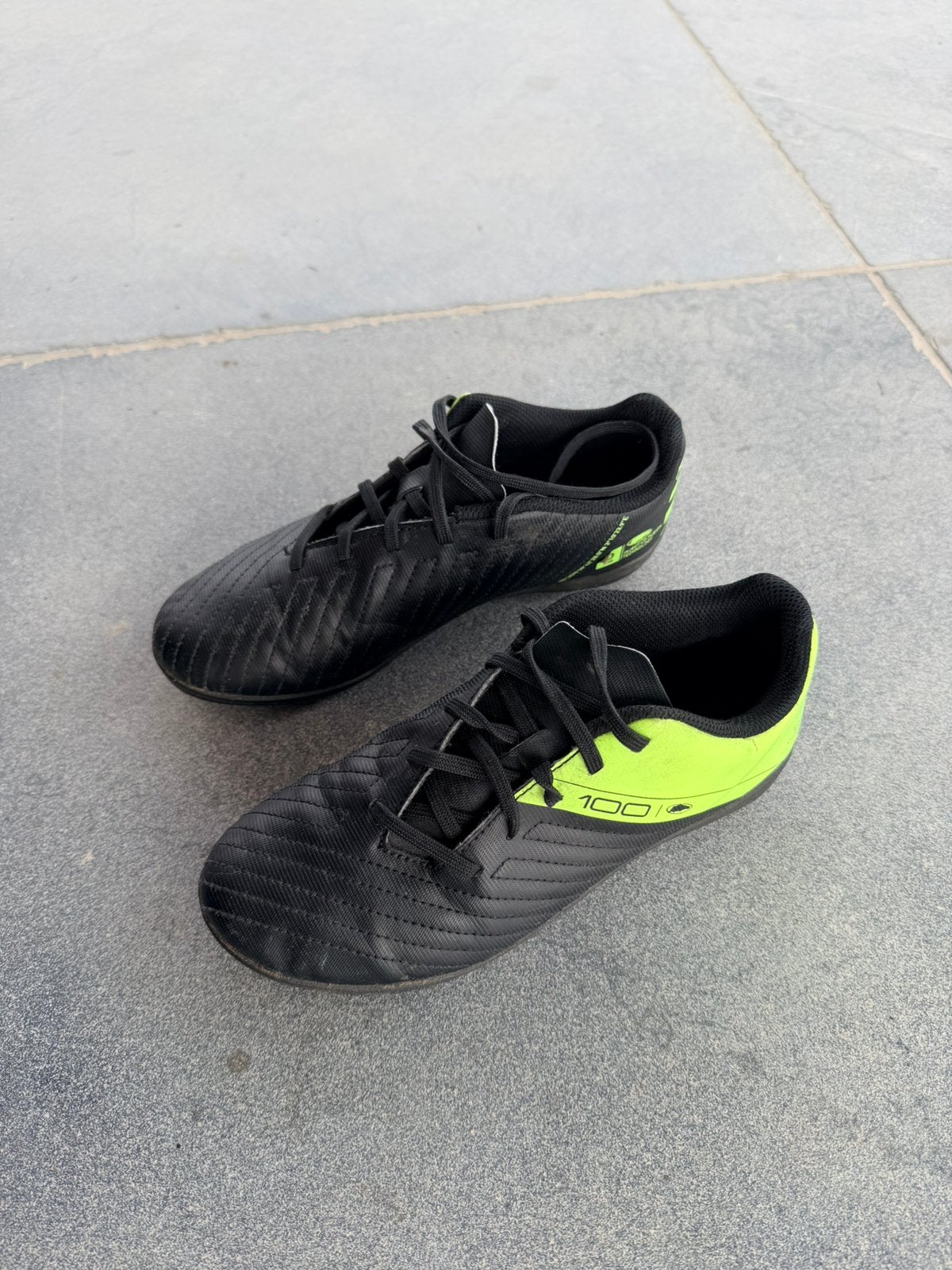 Voetbalschoenen maat 35 van Kipsta, Sport en Fitness, Voetbal, Ophalen of Verzenden, Zo goed als nieuw, Schoenen