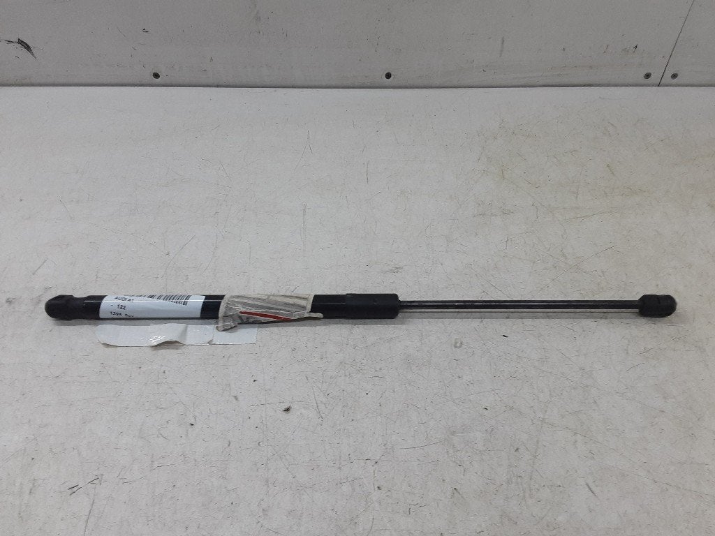 VERIN A GAZ Audi A1 (8X1 / 8XK) (8X3827552), Mevr. I. Hauben, Audi, Utilisé, Rue de l'Espoir 34 34
4030  GRIVEGNÉE, BE