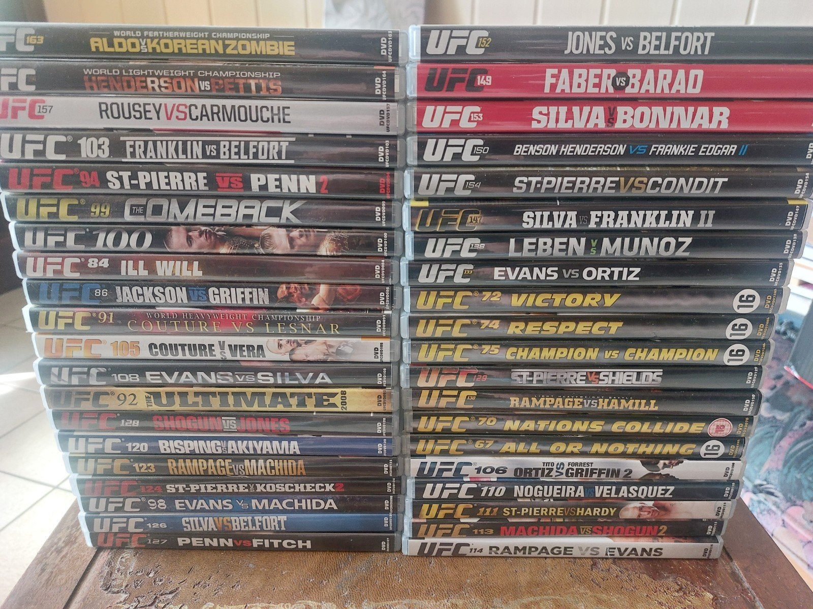 UFC Dvds 60 stuks, Enlèvement, Comme neuf