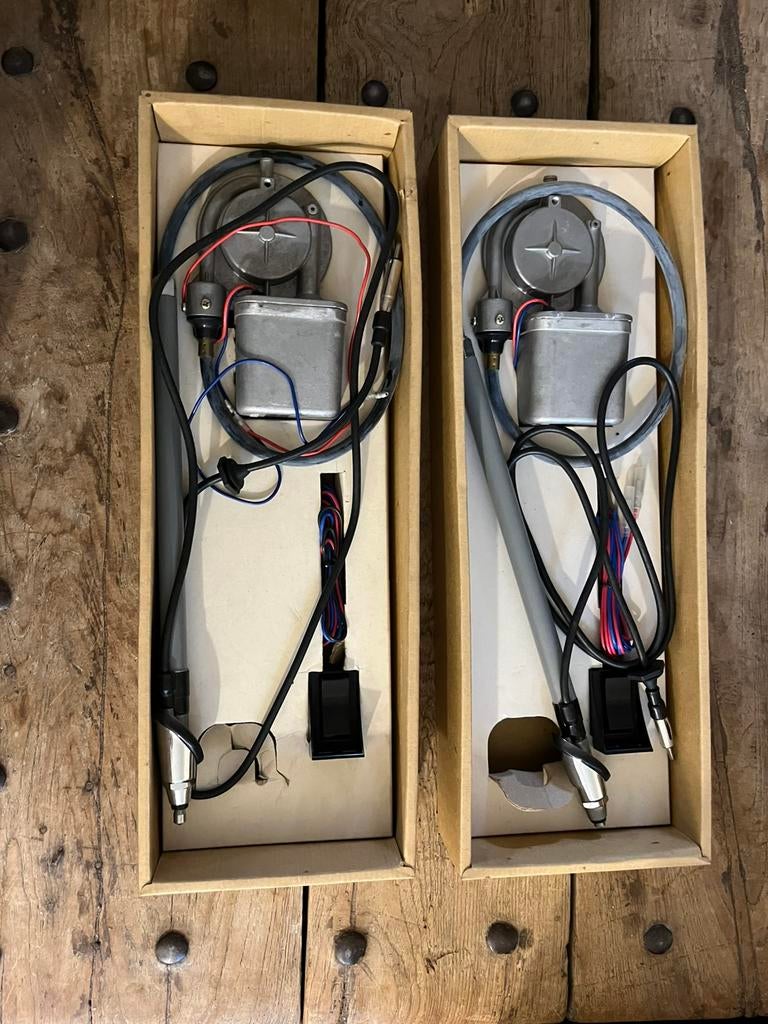 2x MA70 automatische auto antenne Volkswagen vintage, Ophalen, Zo goed als nieuw