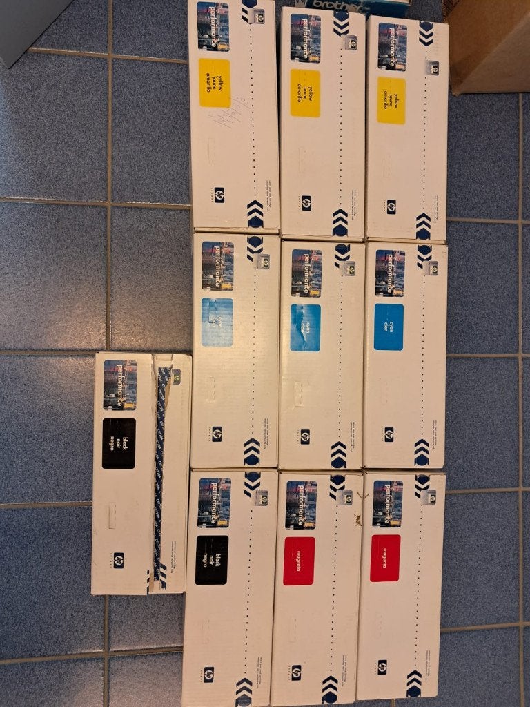 Lot Cartouches Hp color jet 4600 OEM (3Y 3C 2M 2N), Neuf, ?, ?, Enlèvement ou Envoi