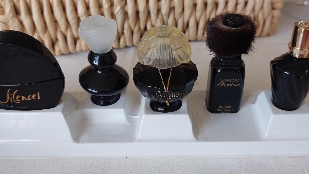 vintage set van miniatuur flesjes parfum, Ophalen of Verzenden, Nieuw, Miniatuur, Gevuld