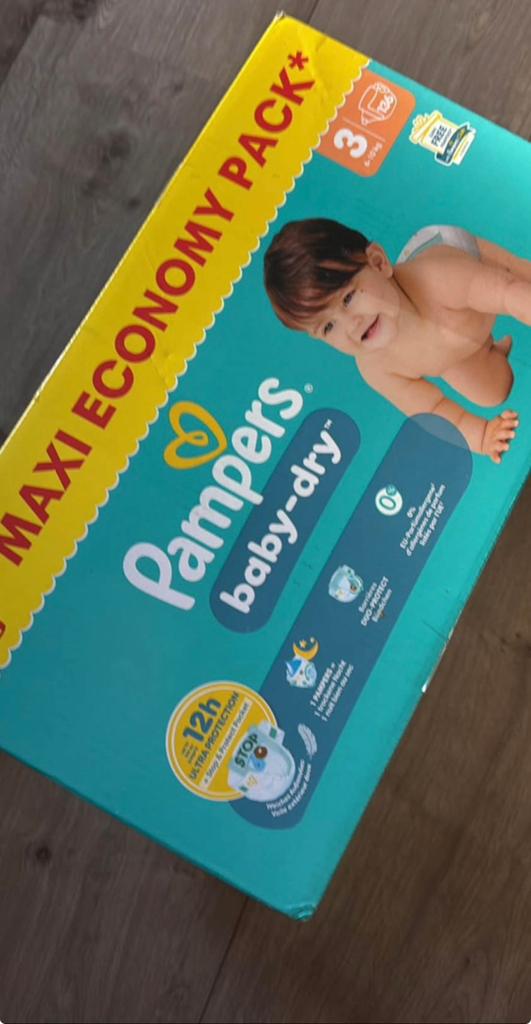 Pampers, taille trois, Enlèvement, Comme neuf