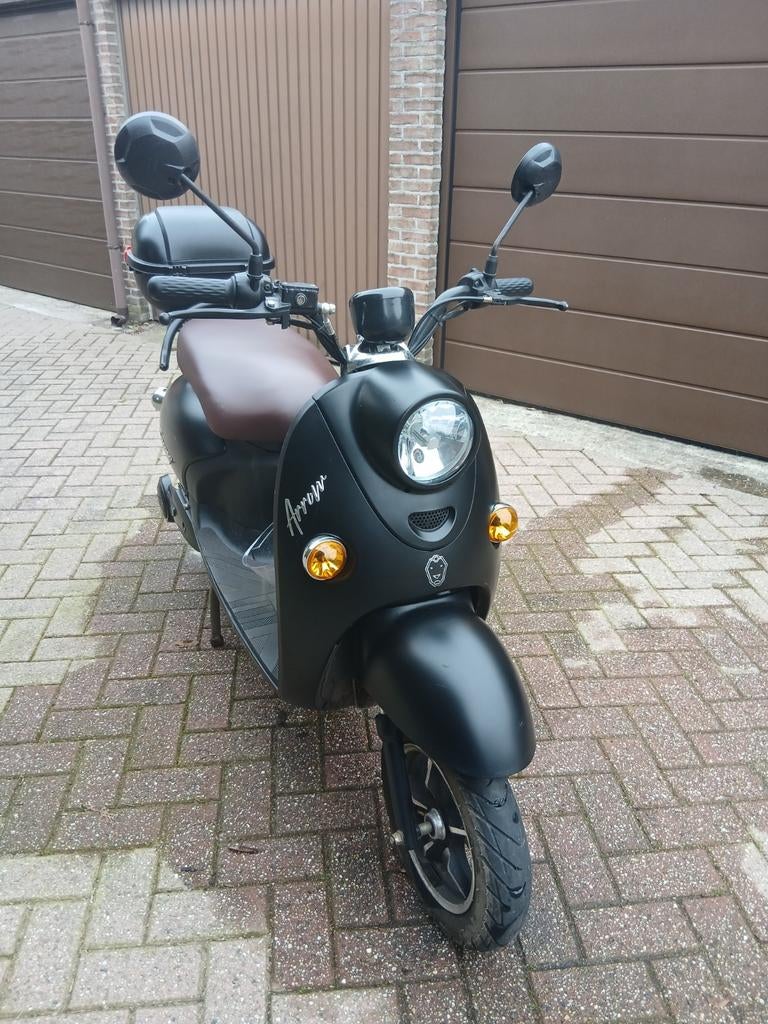 Leone Arrow Elektrische Scooter, Fietsen en Brommers, Ophalen, Elektrisch