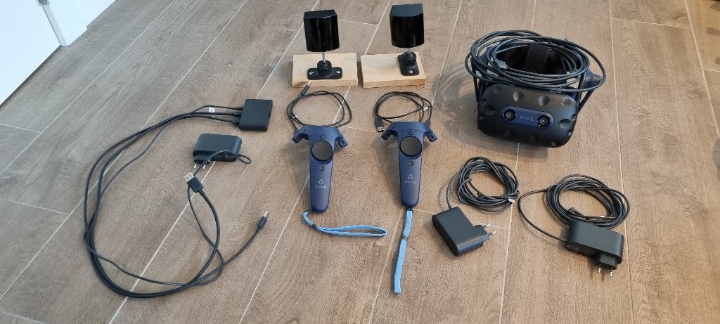 HTC Vive Pro 2 Full Kit, Games en Spelcomputers, Ophalen, Gebruikt, VR-bril, Pc