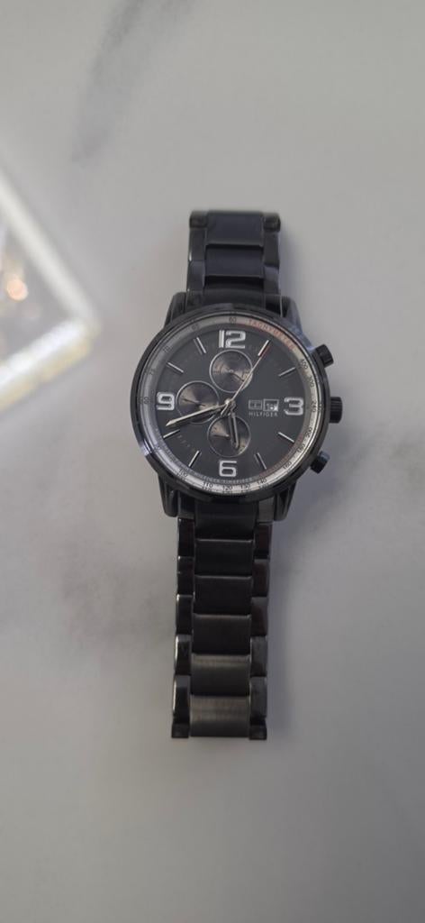 Tommy Hilfiger Chronograph Black, Bijoux, Sacs & Beauté, Montres | Femmes, Enlèvement