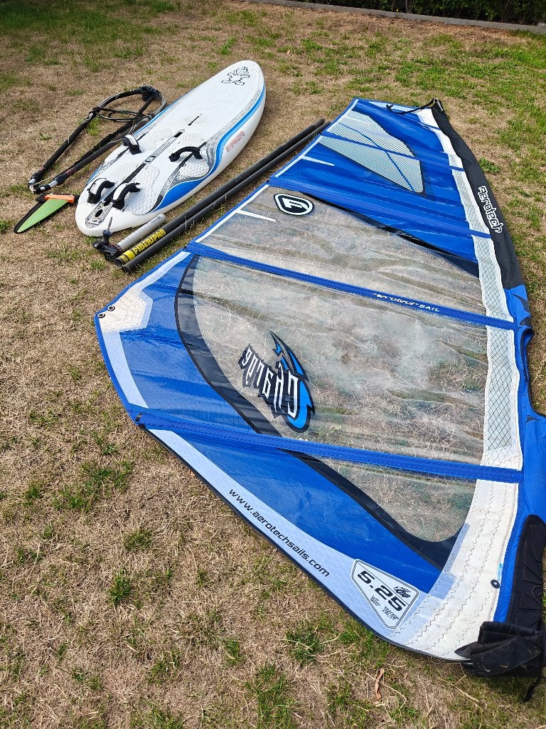 Starboard Go 131 complete set met 5.25m² zeil, Watersport en Boten, Ophalen, 250 tot 300 cm, Gebruikt, Met mast
