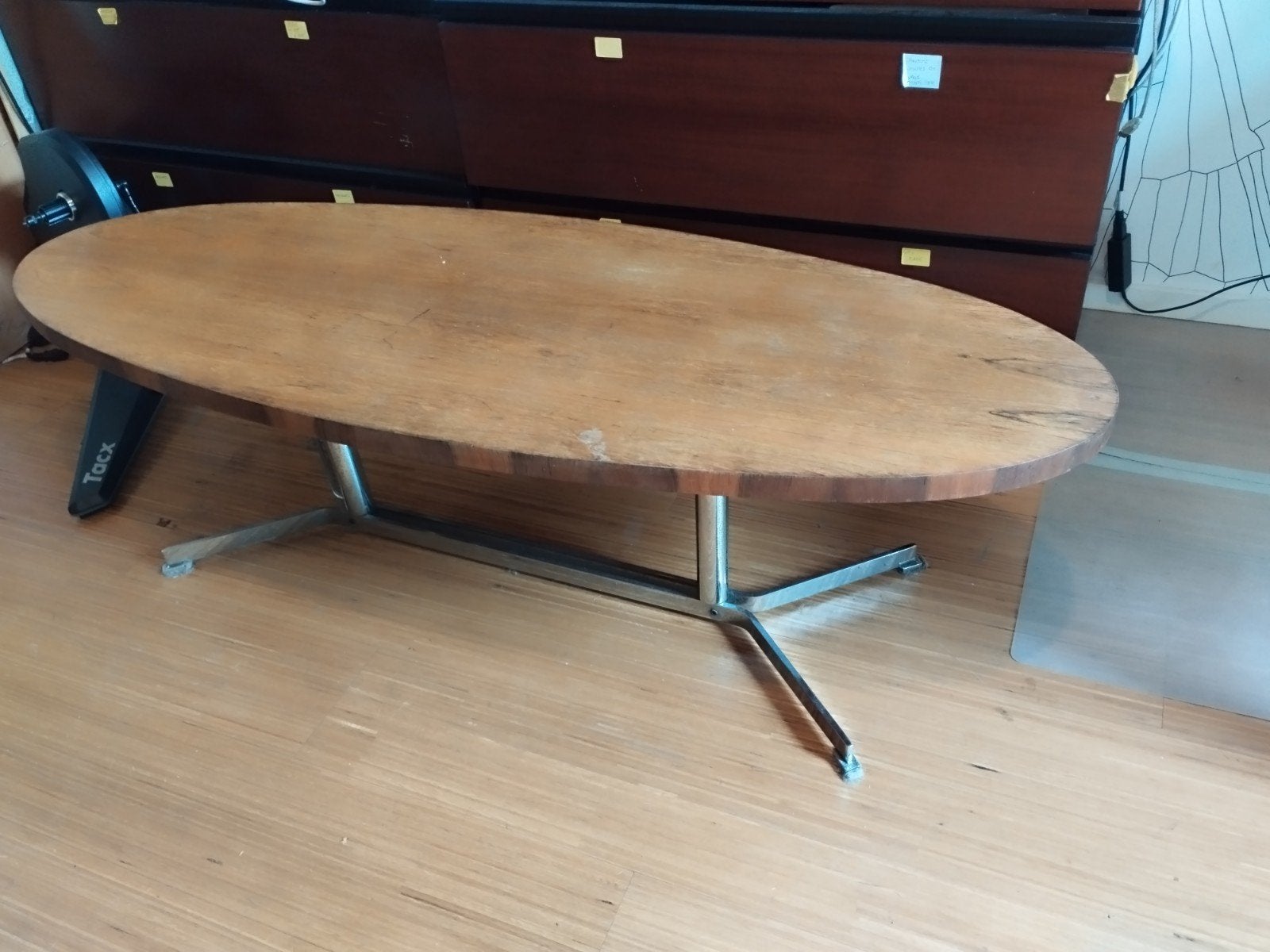 Ovale salontafel (140 x 50 cm) – Chroom & fineerhout, Maison & Meubles, Tables | Tables de salon, Utilisé, 5 – 50, 50 à 100 cm