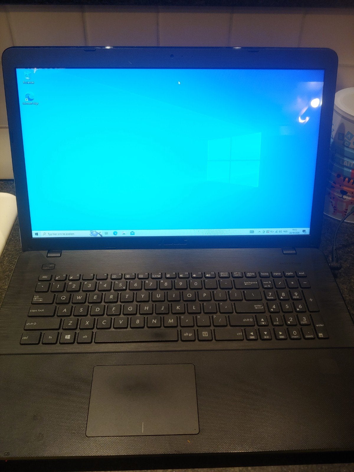 ASUS X550E laptop – werkend – accu defect – €10, Computers en Software, Ophalen, Qwerty