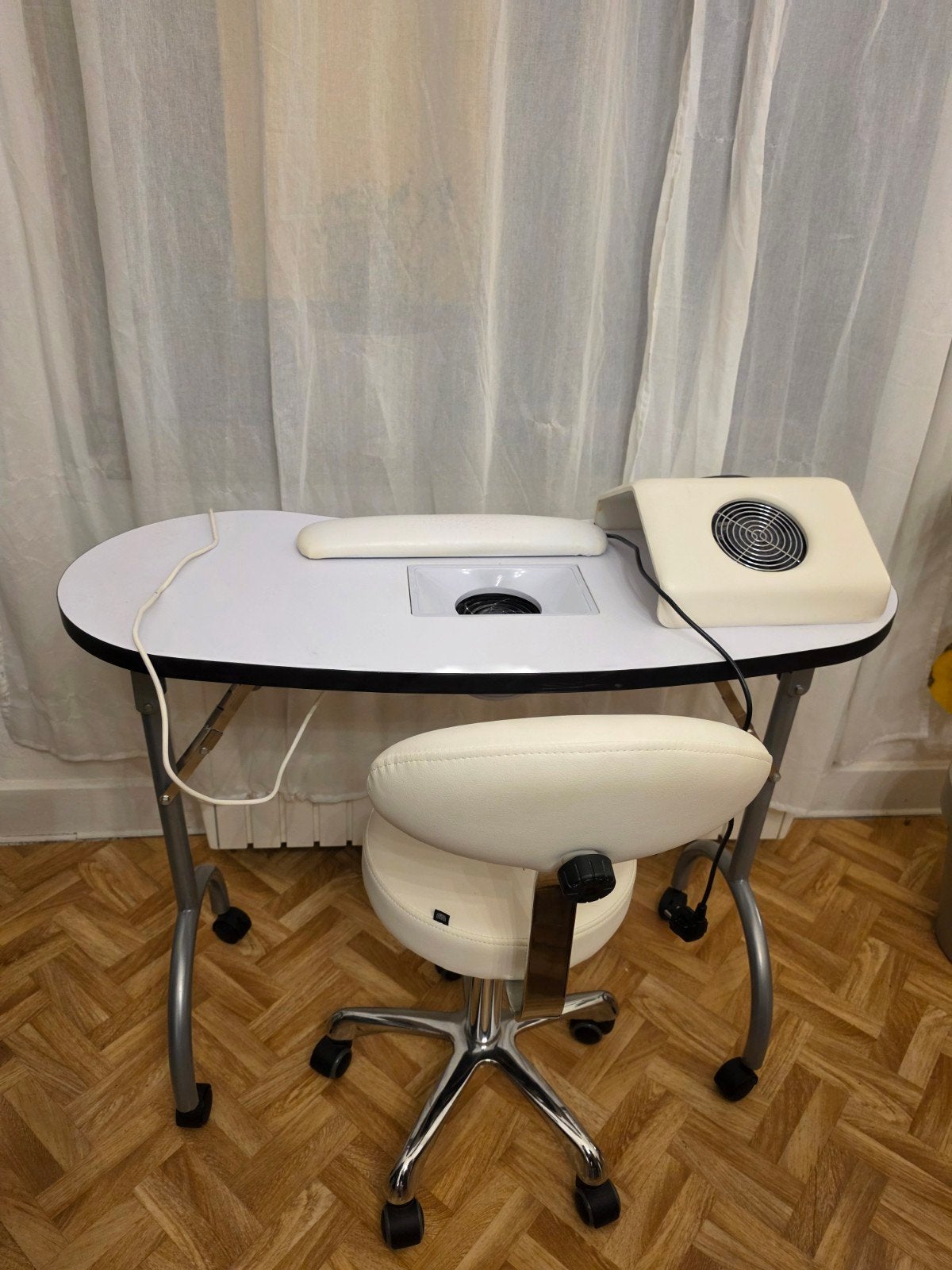 Manicure / nagelstudio set met tafel, stoel en stofafzuiging, Huis en Inrichting, Ophalen