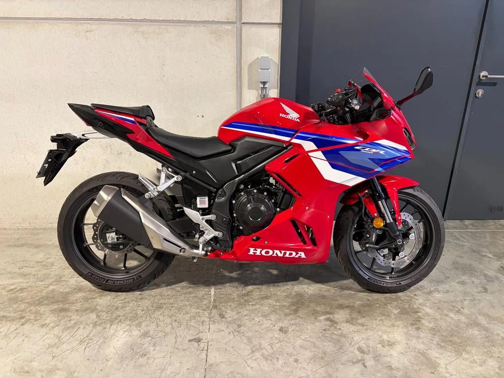 Honda CBR500R 35kW met sportieve looks (bj 2025), Motoren, Bedrijf, Super Sport, 12 t/m 35 kW, 500 cc