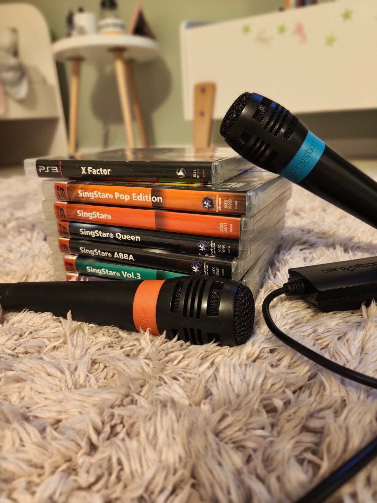 6 SingStar games + X-Factor game + 2 microfoons (PS3), Games en Spelcomputers, 2 spelers, Ophalen, Gebruikt, Muziek