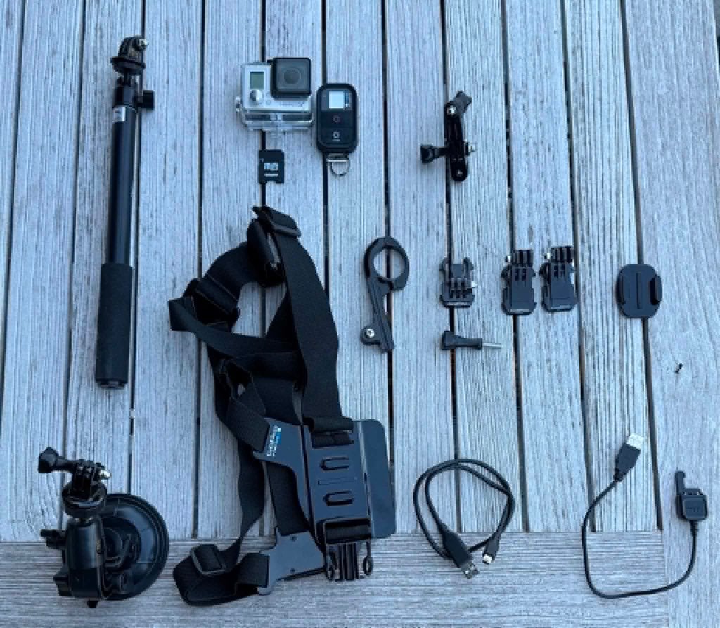 Go Pro + nombreux accessoires, Enlèvement, GoPro