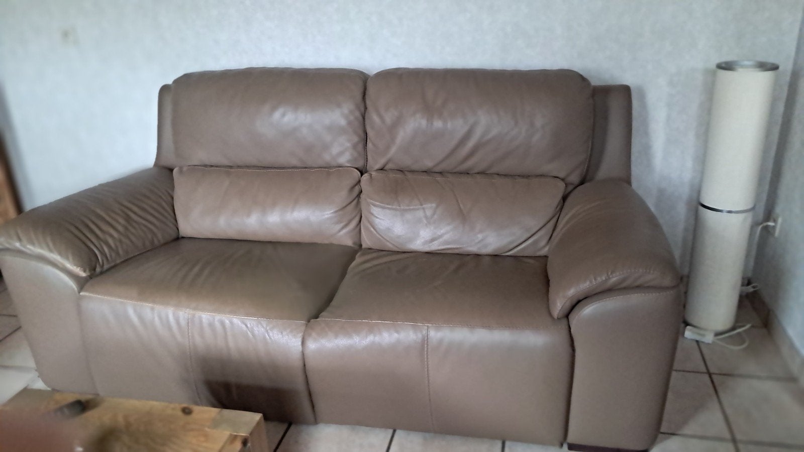 Salon., Ophalen, Gebruikt, Rechte bank, Leer