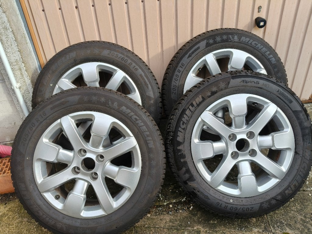 Winterbanden met alu-velg ,  Michelin Alpin 5  ,  205/60/R16, Auto-onderdelen, Banden en Velgen, Ophalen, Gebruikt, 16 inch, Banden en Velgen
