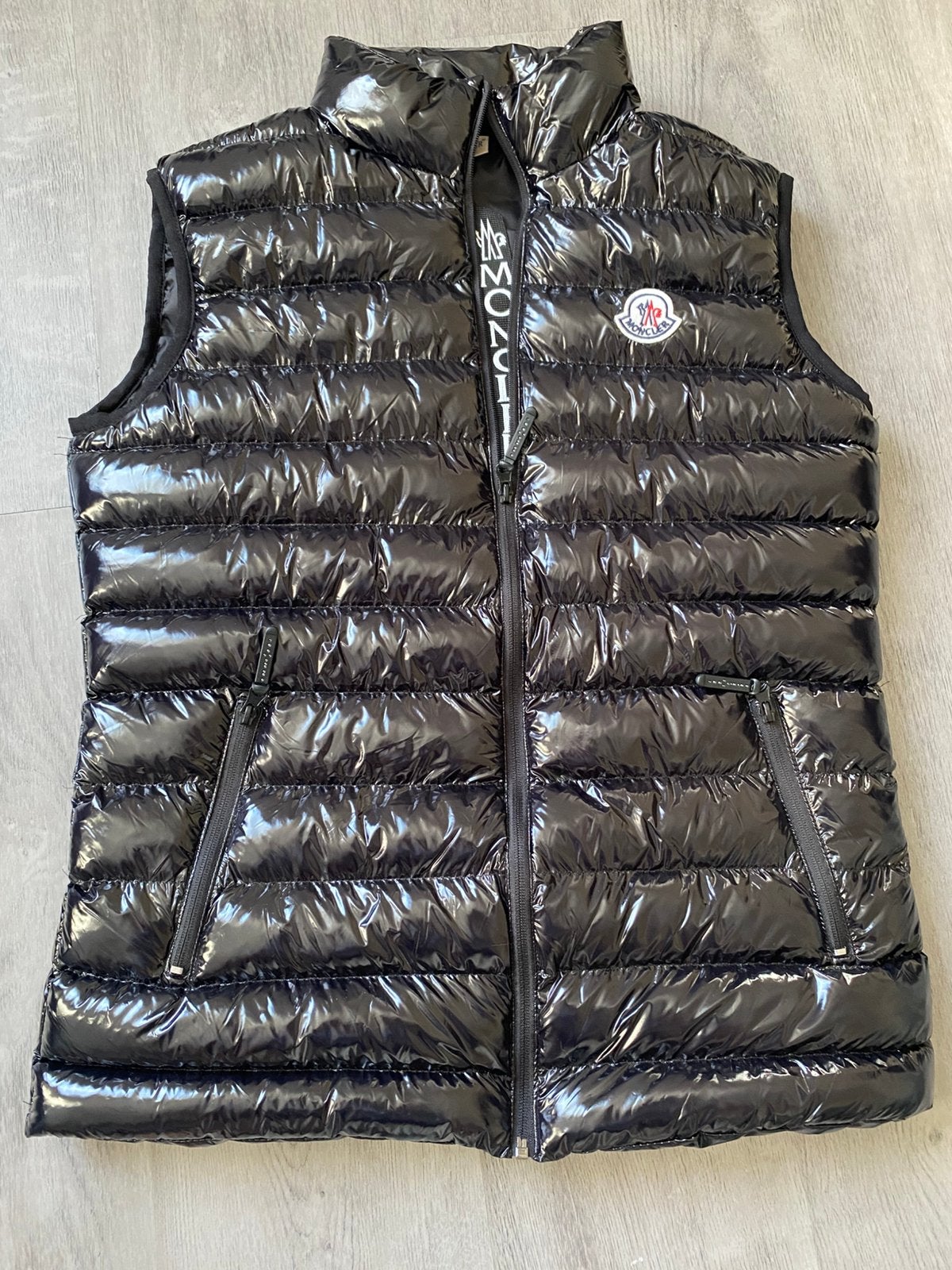 Veste Moncler neuve, Neuf, Enlèvement ou Envoi, Taille 46 (S) ou plus petite, Noir