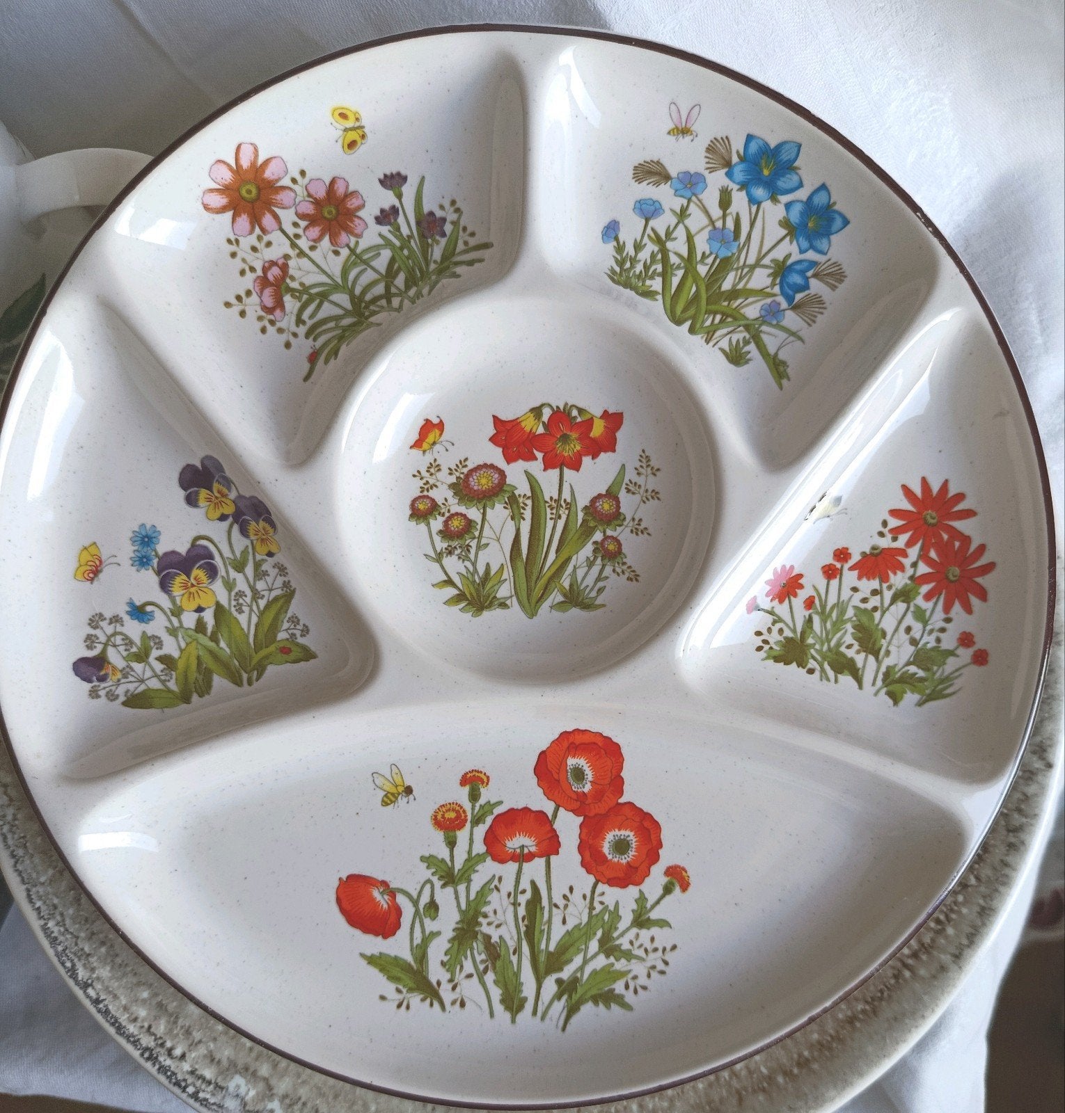 GRÈS, 1 ASSIETTE vintage 'FLOWER POWER' ∅23, Maison & Meubles, Cuisine | Vaisselle, Enlèvement, Vintage