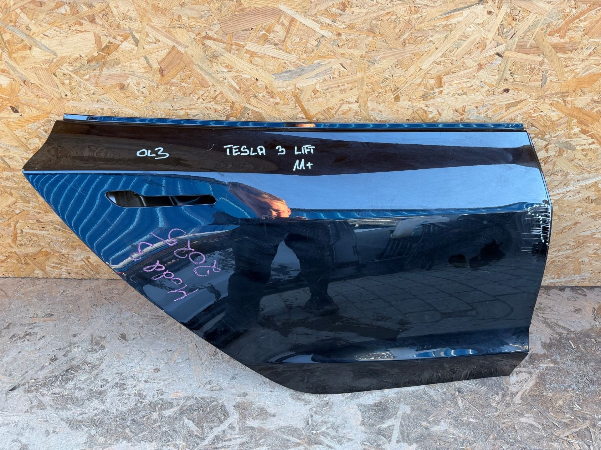 Tesla 3 Lift 23 Portier Rechts 23, Deur, Tesla, Inc., Tesla Road 1
78725  Austin, Gebruikt