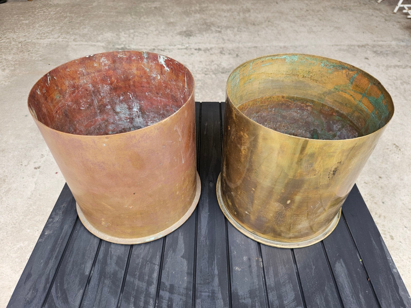 2 identiek de zelfde hulzen in geel koper, Ophalen of Verzenden