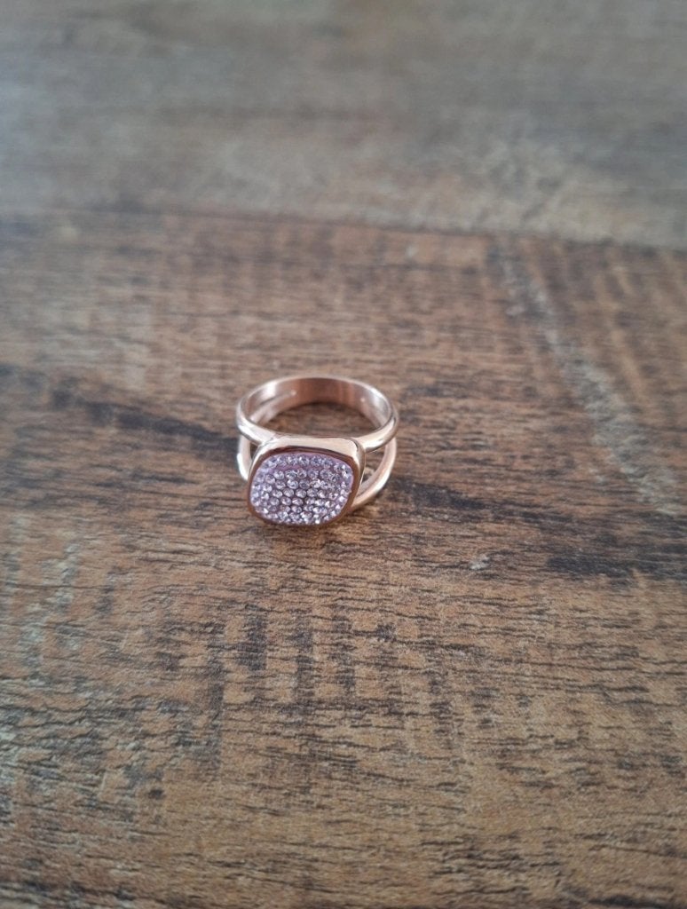 Ring Victoria rosékleur, Handtassen en Accessoires, Ringen, Ophalen, 18 tot 19, Nieuw, Roze