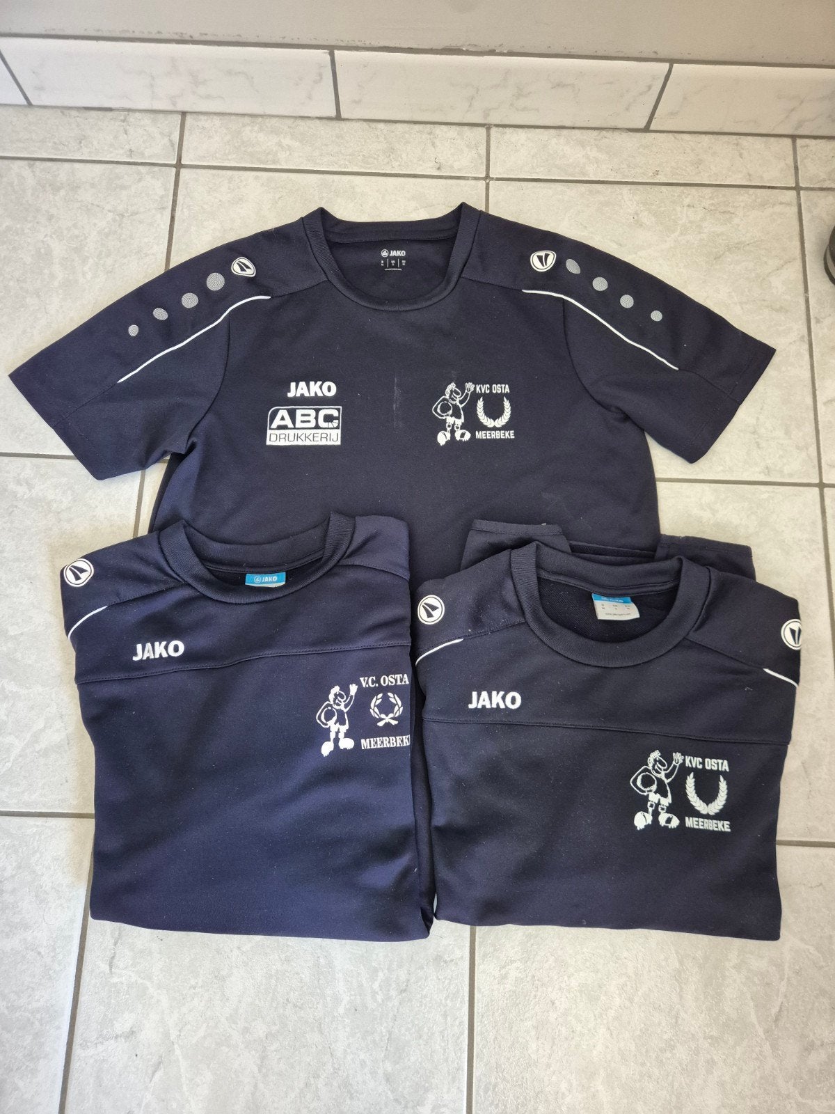 training shirt en pull kvc osta meerbeke, Enlèvement ou Envoi, Taille 48/50 (M)