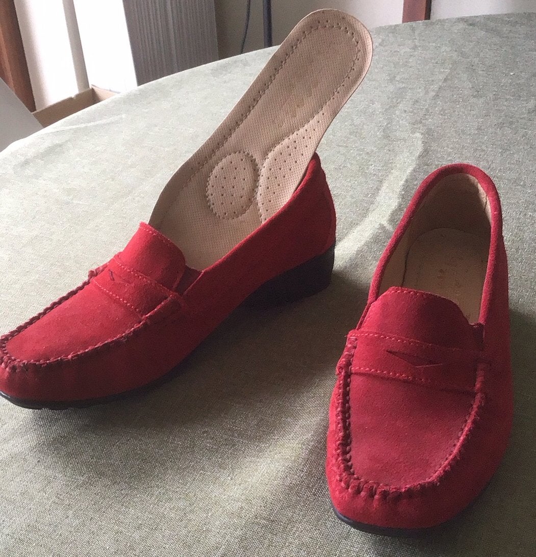 Rode schoenen, Ophalen, Gedragen