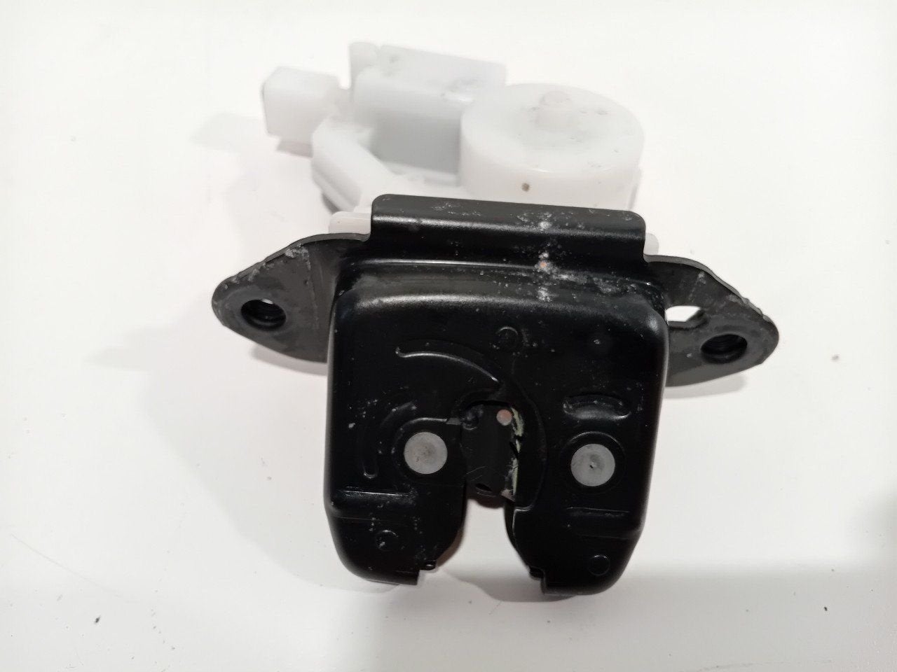Slot mechaniek kofferdeksel achterklep elektrisch Nissan Qas, Onderdelen@venauto.nl, Van der Ven Autorecycling B.V., Ettenseweg 76, 4706 PB Roosendaal, The Netherlands