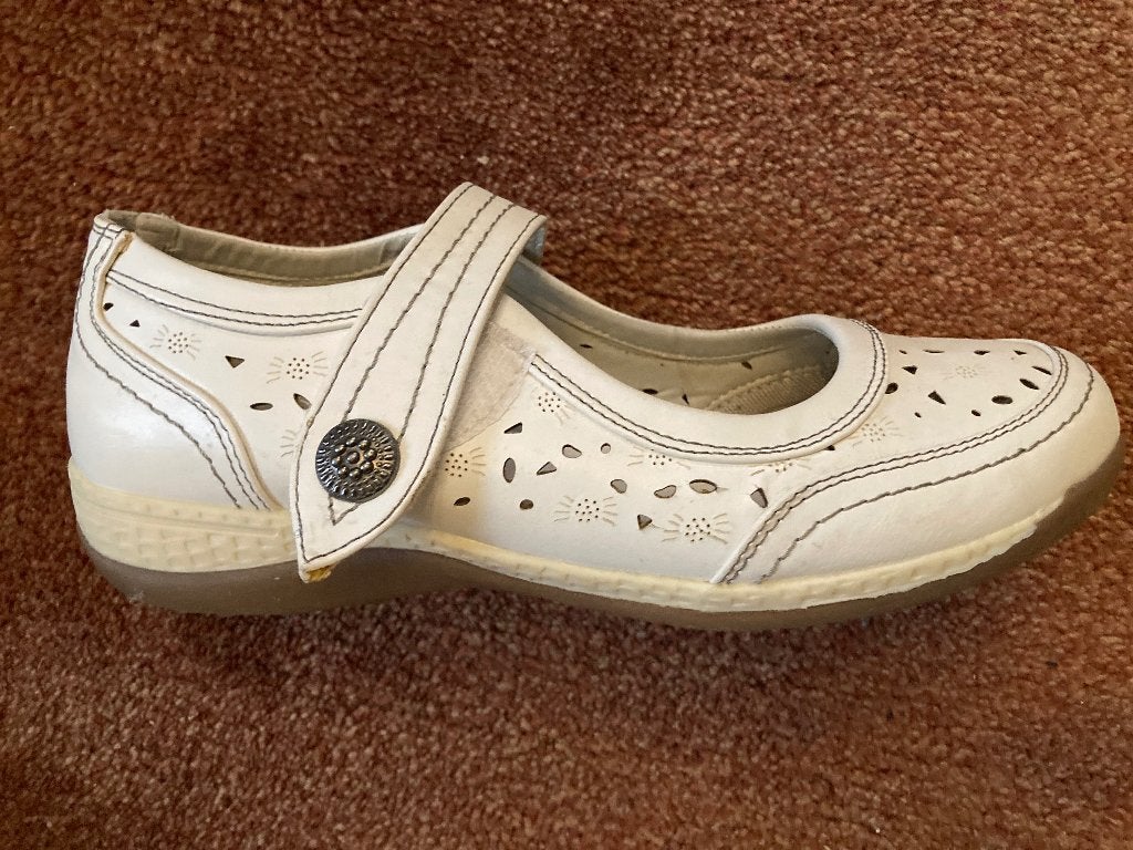 Witte damesschoenen, Kleding | Dames, Schoenen, Ophalen of Verzenden, Zo goed als nieuw, Wit, Instappers