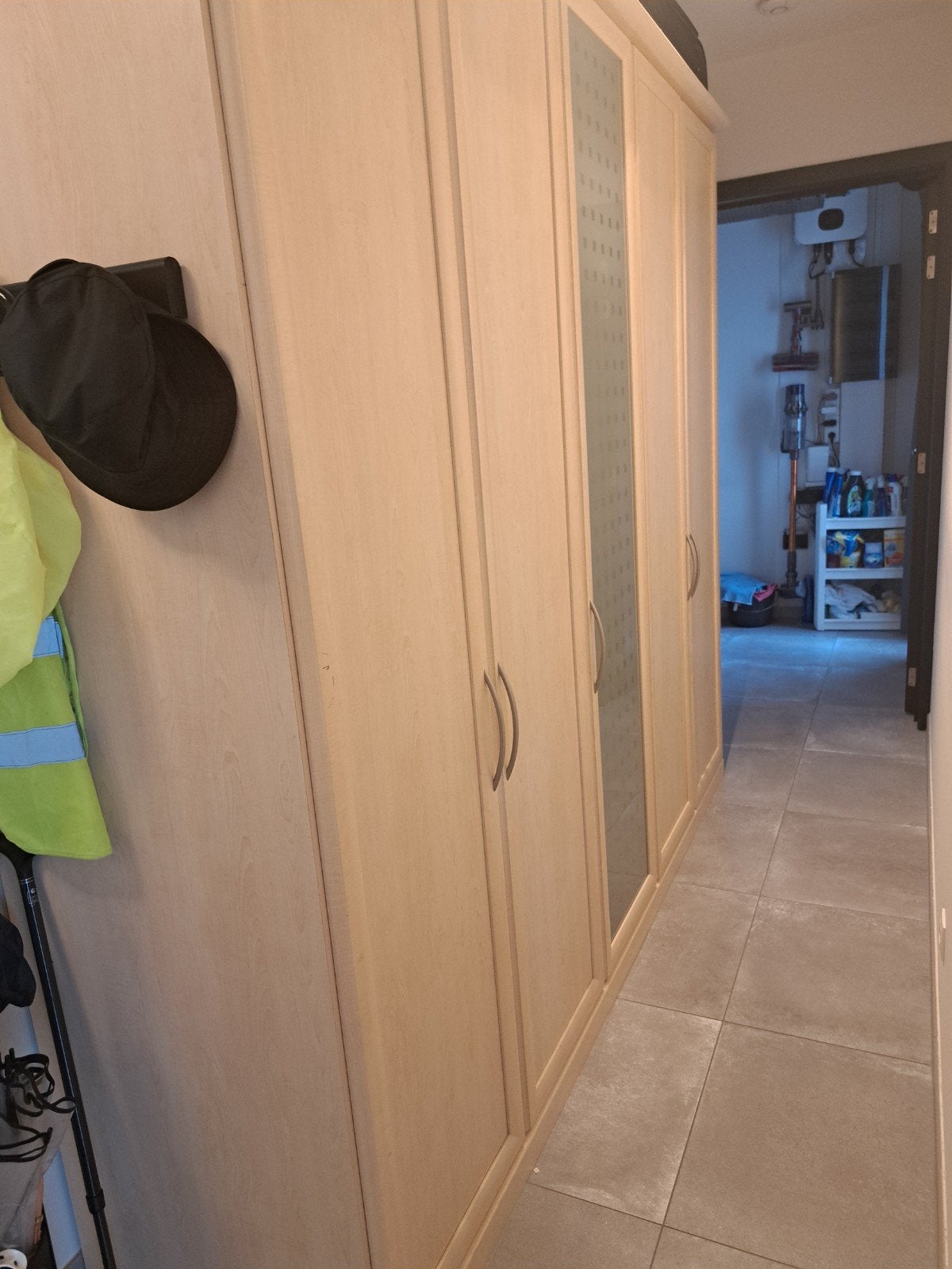 Kleerkast/vestiarekast : VERHUIS serviceflat, Ophalen, Glas