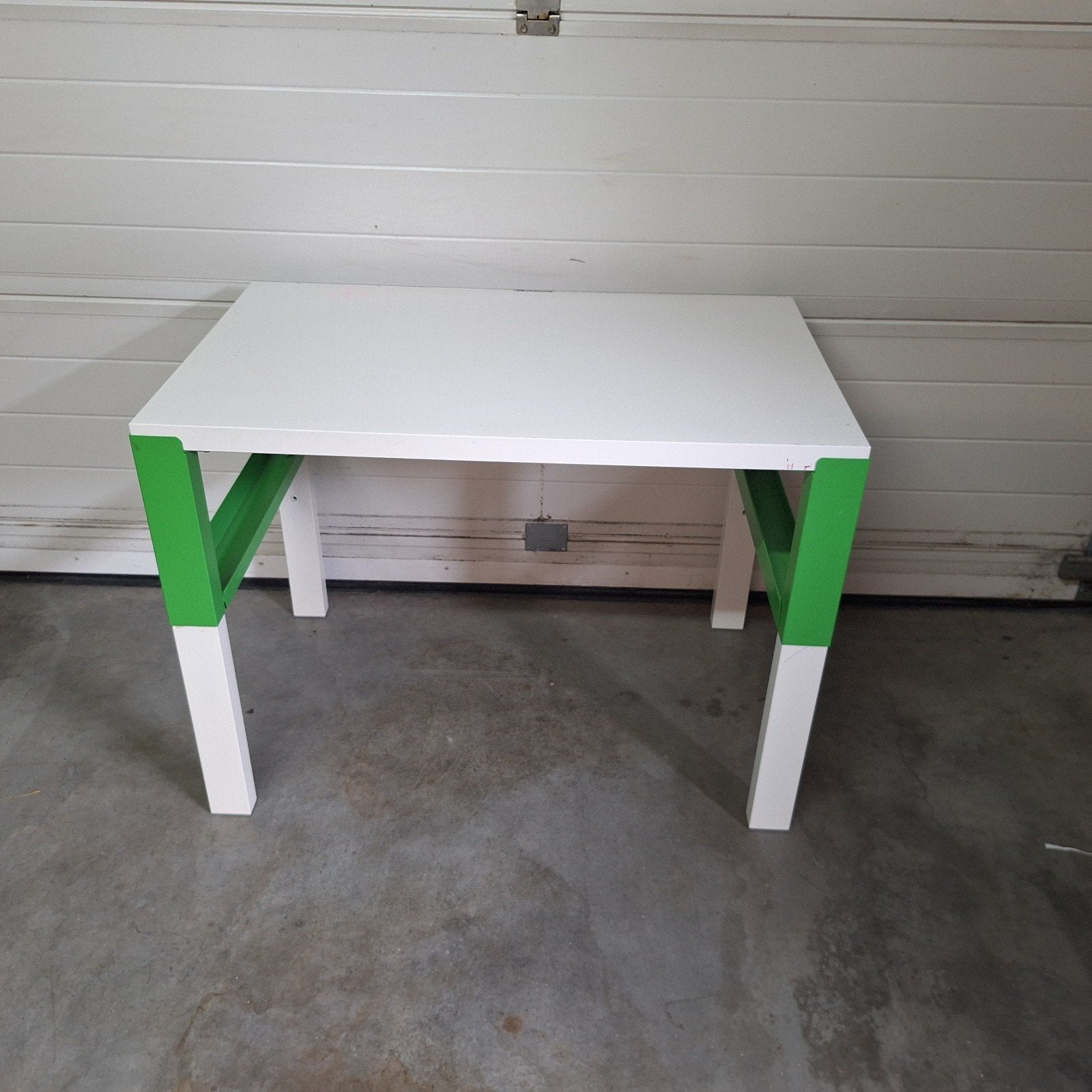 Bureau tafel IKEA PHÄL wit/groen – verstelbaar in hoogte, Ophalen, Groen, Kinderbureau, In hoogte verstelbaar