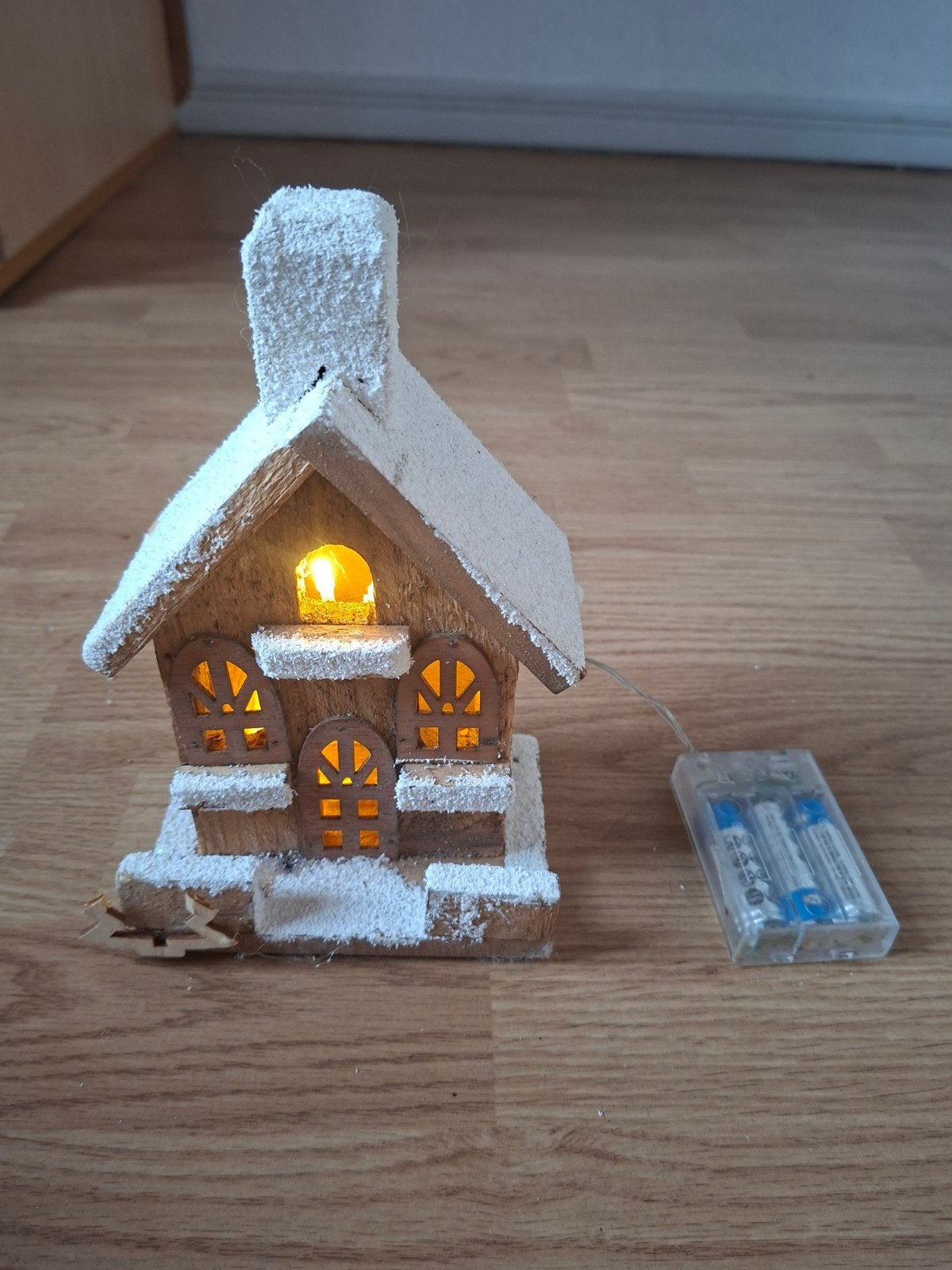 Houten huisje 21cm hoog, in goede staat, Ophalen of Verzenden