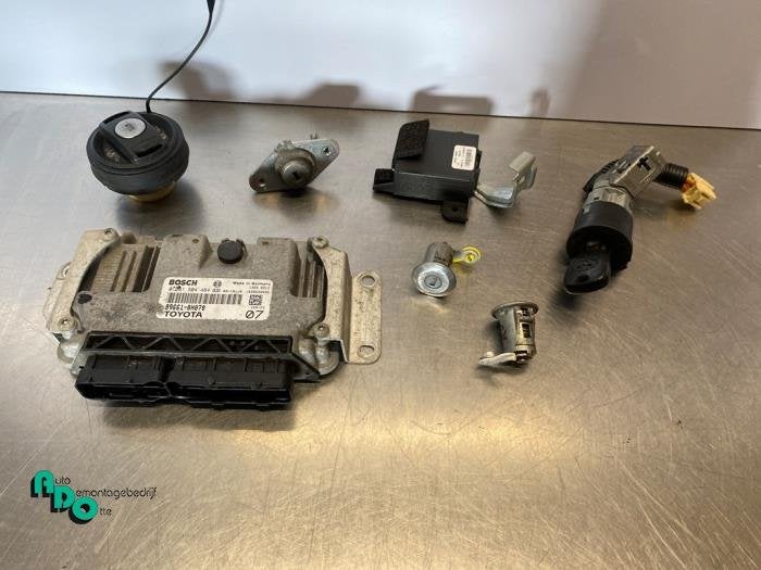 Serrure de contact + ordinateur d'un Toyota Aygo (Aygo 08-), -, 3 mois de garantie, Toyota, Utilisé
