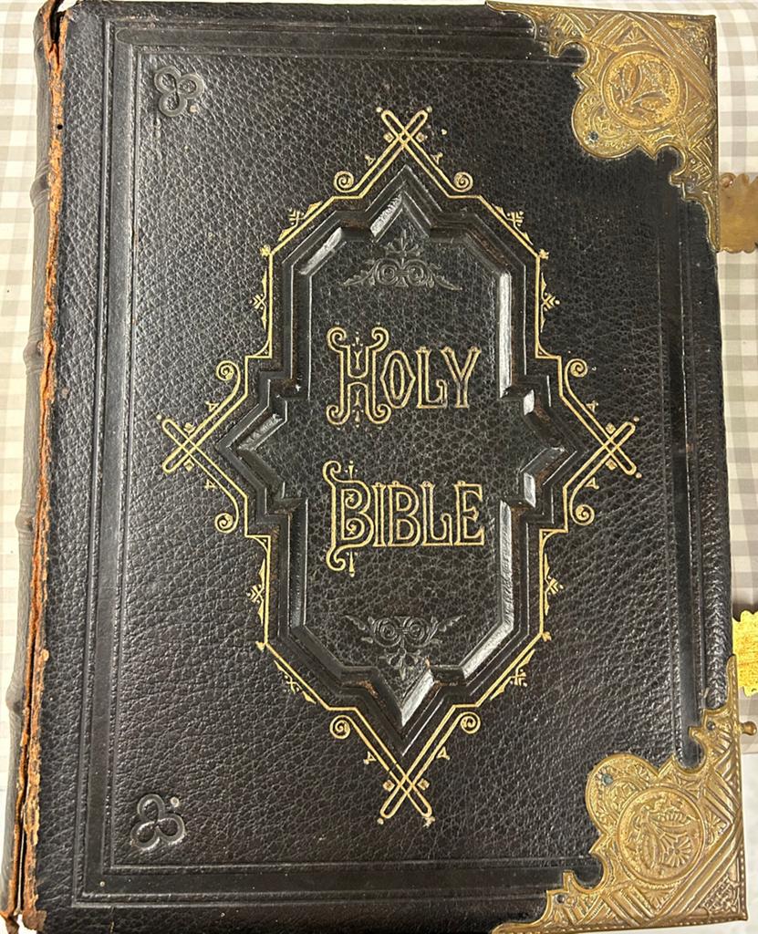 Antieke familiebijbel eind 19de eeuw, Antiek en Kunst, Antiek | Boeken en Manuscripten, Ophalen